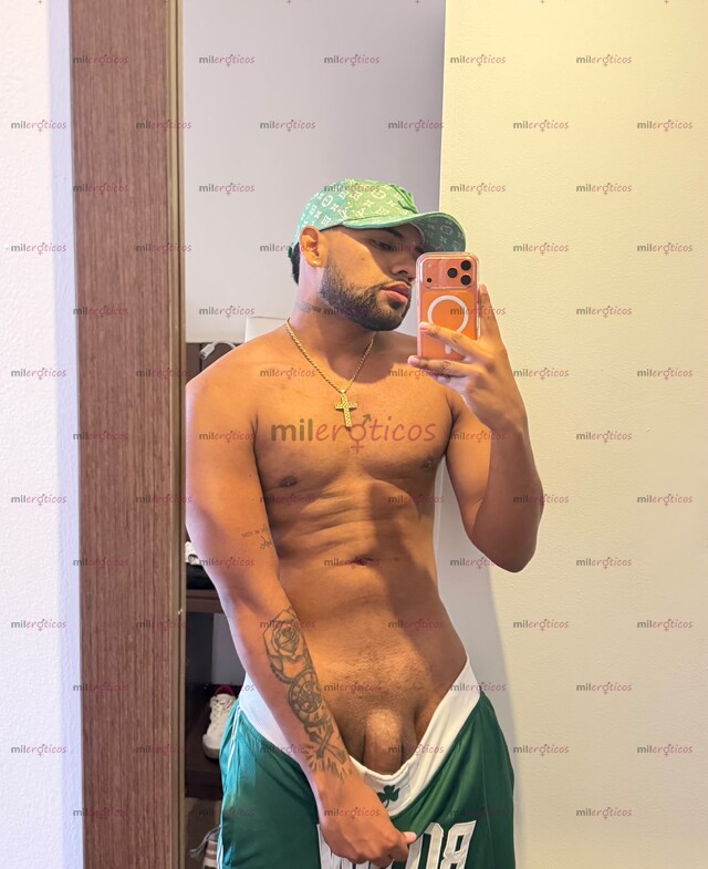 FOTOS DE ACTIVO MORENO MASCULINO DOMINANTE LECHERO