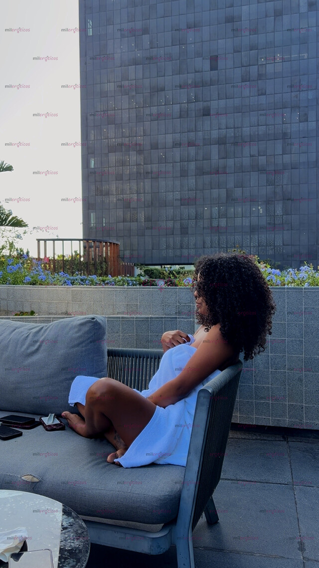 FOTOS DE DOMINICANA,MORENA CUERPO NATURAL VOLUPTUOSO,CABELLO CHINITO