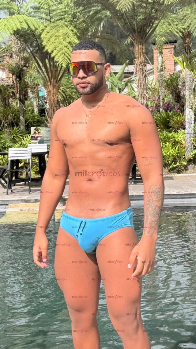FOTOS DE ACTIVO MORENO MASCULINO DOMINANTE LECHERO
