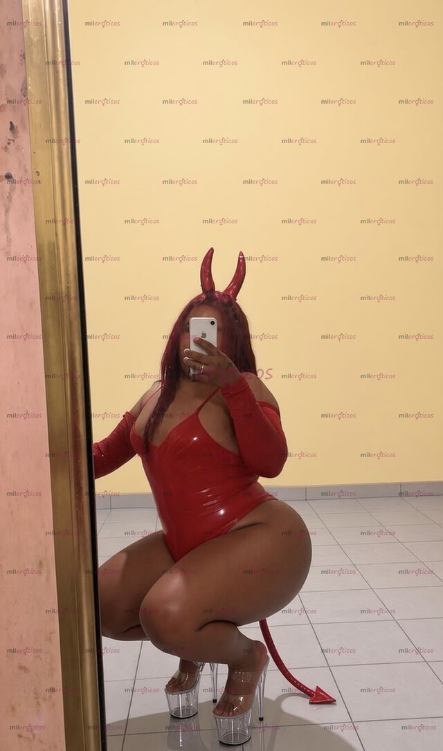 FOTOS DE GORDI BUENA, PIERNUDA Y CON UN CULO ENORME Y UN REGALOTE SOLO PARA TI