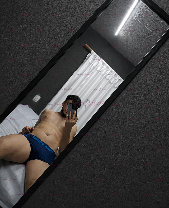 FOTOS DE CHICO VERSÁTIL JOVEN, ATENTO Y CON MANOS EXPERTAS EN MASAJES