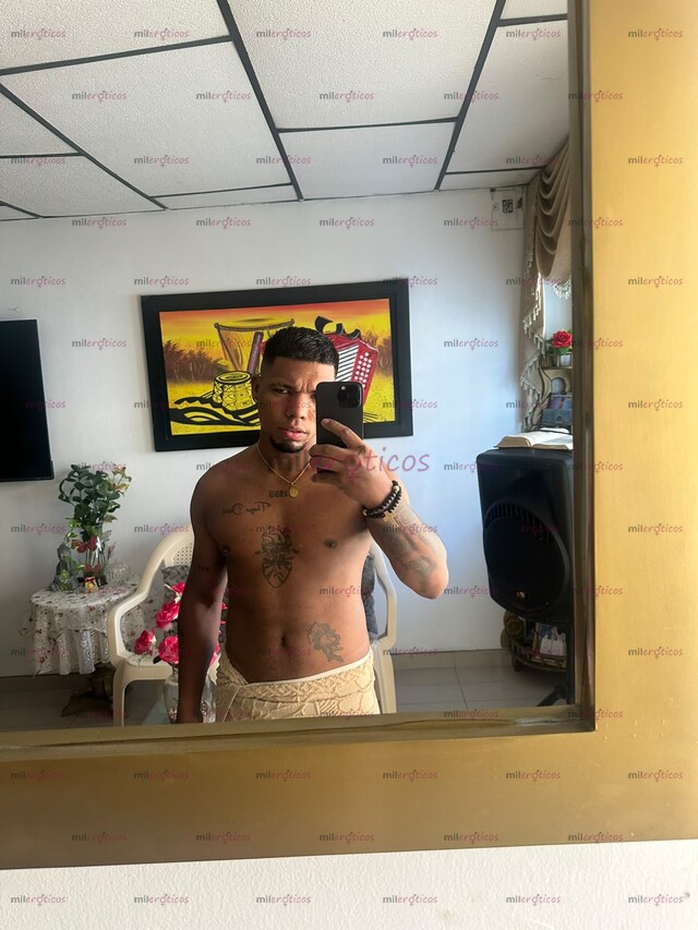 FOTOS DE MASAJISTA PROFESIONAL ATENCIÓN EXCLUSIVA 18 HOMBRE,ATLÉTICO Y TATUADO