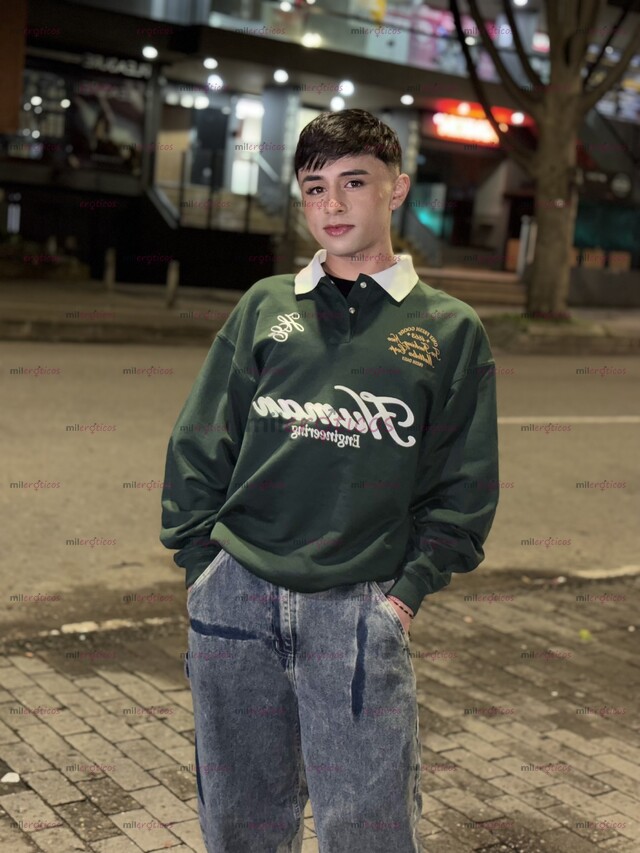 FOTOS DE CHICO JOVEN UNIVERSITARIO, LINDO Y COMPLACIENTE