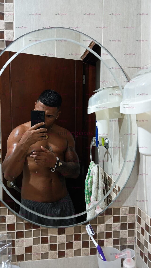 FOTOS DE MASAJISTA PROFESIONAL ATENCIÓN EXCLUSIVA 18 HOMBRE,ATLÉTICO Y TATUADO