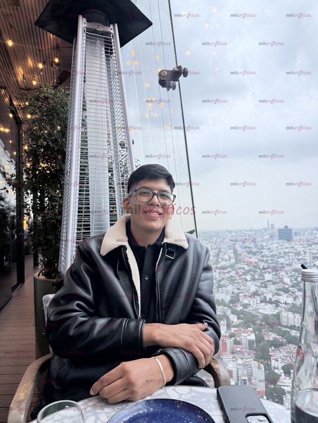 FOTOS DE JOVEN, ALTO, DELGADO Y CON MUCHO QUE OFRECER