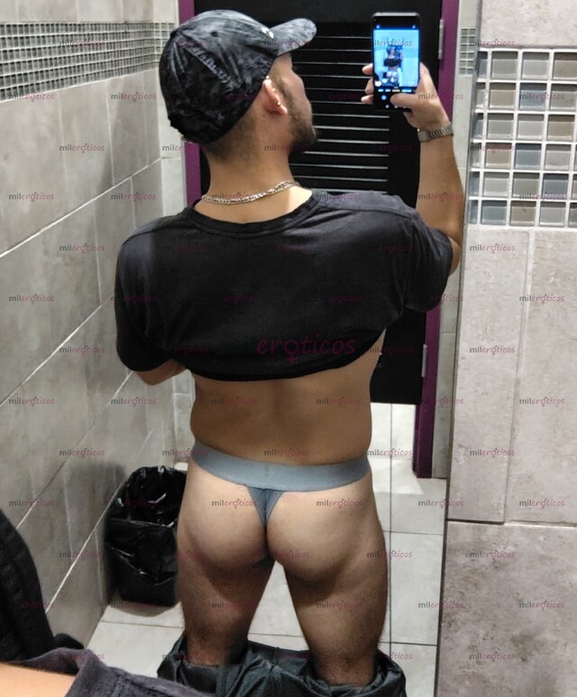 FOTOS DE JOVEN COMPLACIENTE, DANDO LOS BUENOS MOMENTOS PARA DISFRUTAR