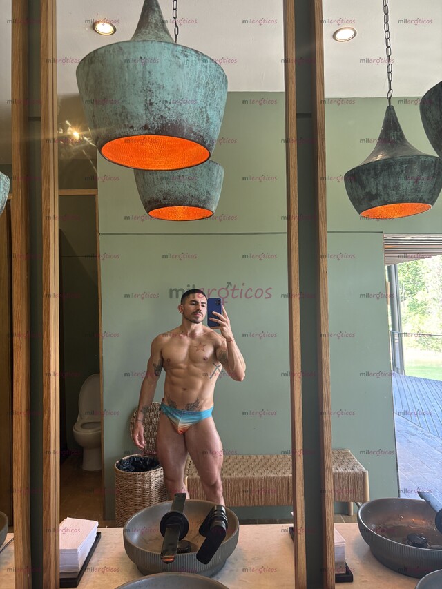 FOTOS DE UN CHICO EDUCADO, COMPLACIENTE Y CON GANAS DE PASARLA MUY RICO
