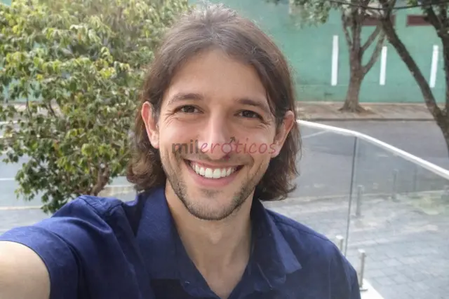 Acompanhante masculino para mulheres gosto de varias poses horarios combinados centro de curitiba papo quente antes e durante a aventura e muito bem v...