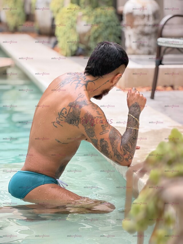 FOTOS DE MACHO ACTIVO Y TATUADO , MUY CALIENTE LISTO PARA TI