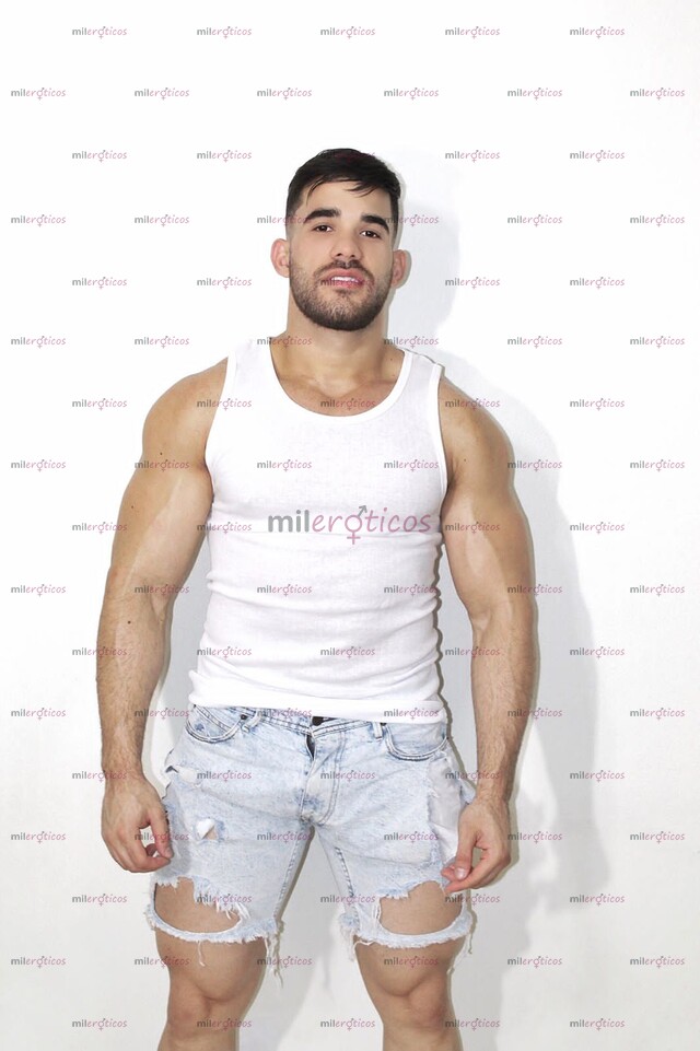 FOTOS DE ME LLAMO ALEJANDRO. SOY UN CHICO LATINO QUE VINO A COMPLACERTE