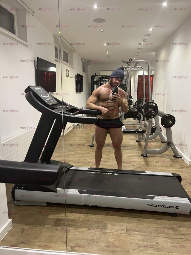 FOTOS DE ME LLAMO ALEJANDRO. SOY UN CHICO LATINO QUE VINO A COMPLACERTE