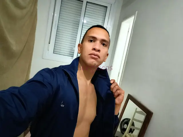 Tenho 28 anos e estou disponivel imediatamente para qualquer plano procuro pessoas positivas e energicas que queiram se divertir comigo sair aproveita...