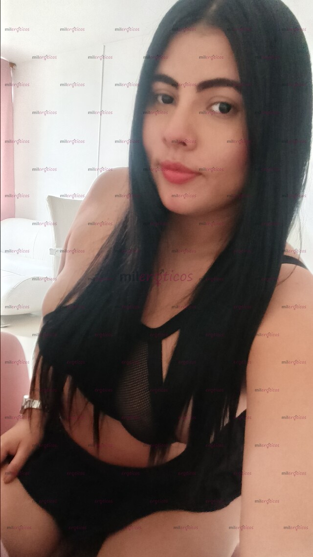 FOTOS DE HERMOSA CHICA ADICTA AL SEXO Y LE ENCANTA VENIRSE A CHORROS Y SACARTETODALALECHE