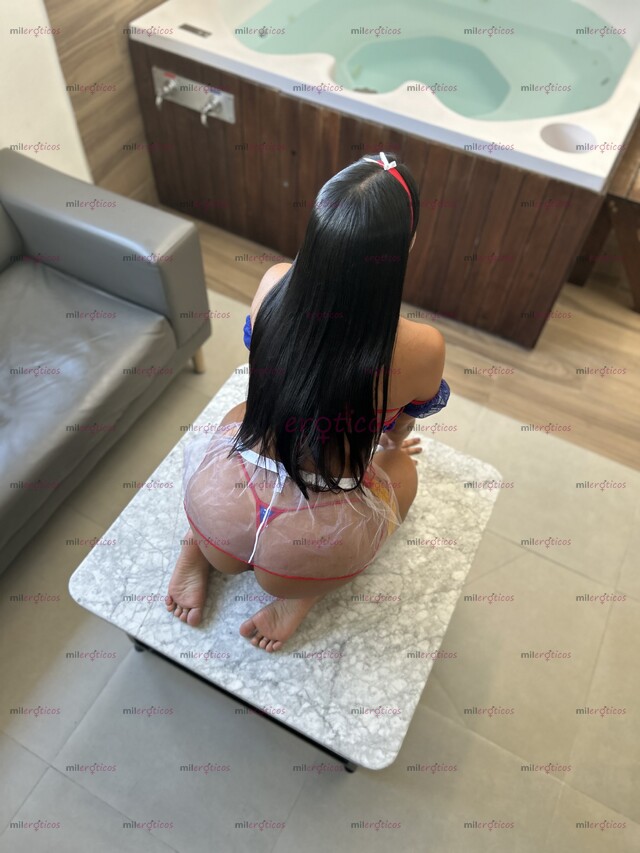 FOTOS DE HERMOSA MORENITA CON CUERPO NATURAL Y TONIFICADO