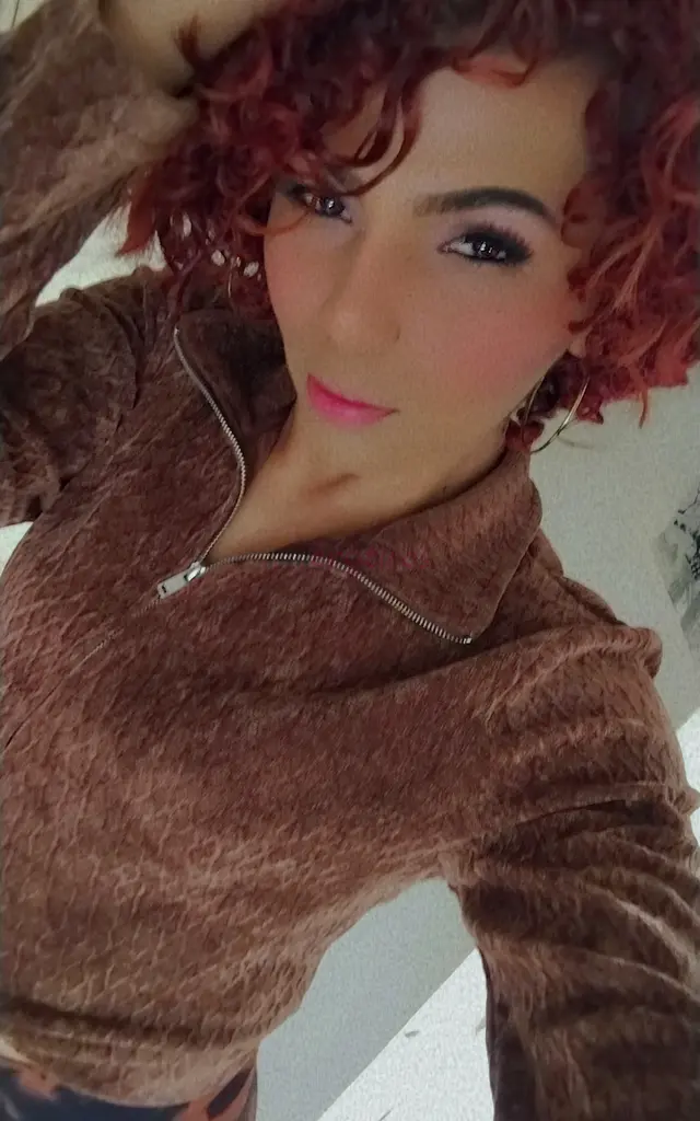 Hola soy una chica de colombia morenita apasionada te cumplas con todo lo que me digas bebe soy muy perra en la cama fogosa te complaco en todo lo que...