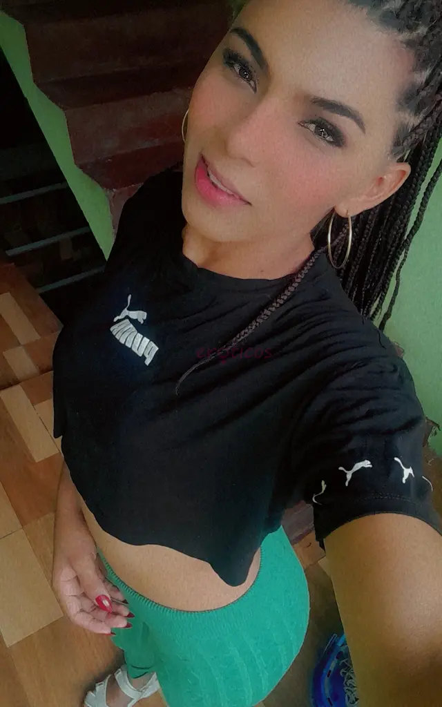 Hola soy una chica de colombia morenita apasionada te cumplas con todo lo que me digas bebe soy muy perra en la cama fogosa te complaco en todo lo que...