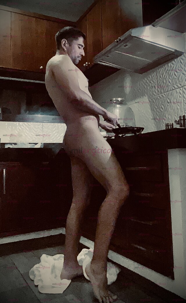 FOTOS DE TÓCAME, BÉSAME, SIÉNTEME DESNUDO MIENTRAS TE RELAJAS