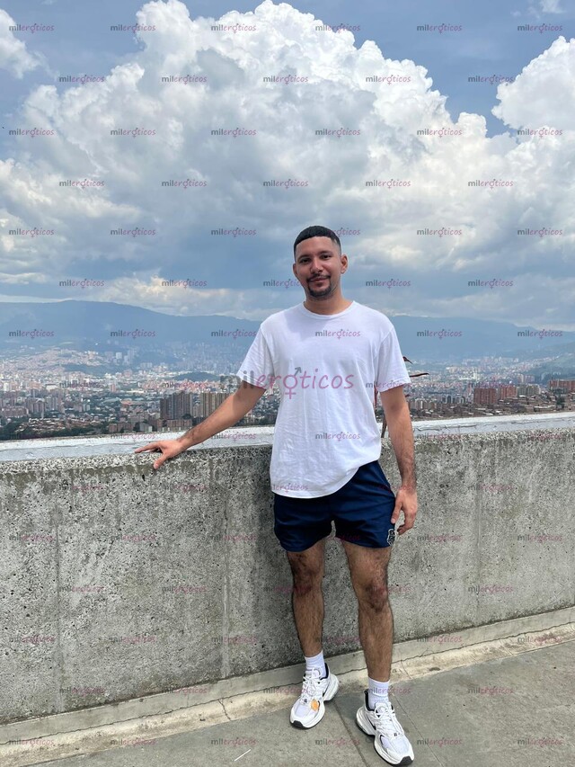 FOTOS DE UNA PERSONA SEGURA DE SÍ MISMA, ESPONTÁNEA