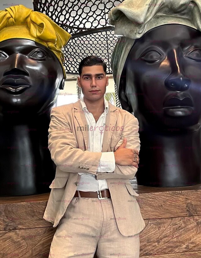 FOTOS DE VENEZOLANO CALIENTE DISPONIBLE Y SERVICIAL.