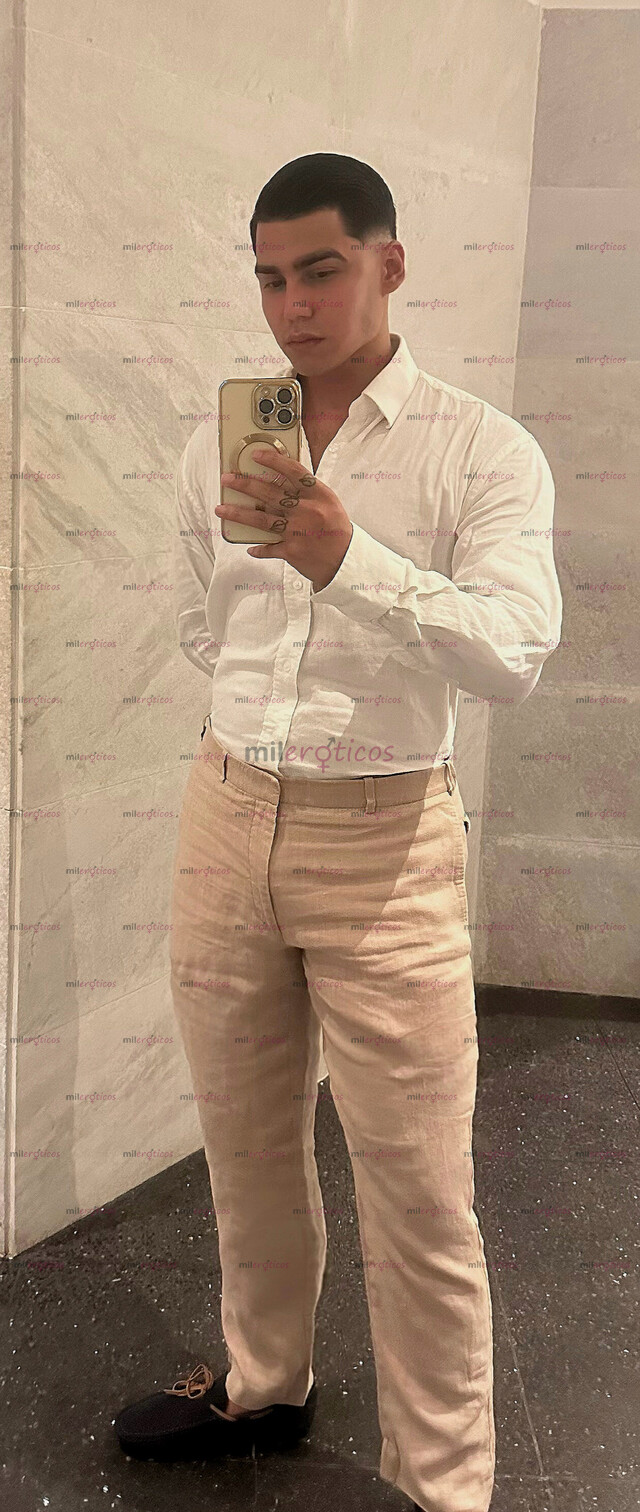 FOTOS DE VENEZOLANO CALIENTE DISPONIBLE Y SERVICIAL.