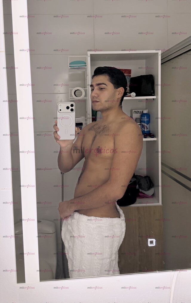 FOTOS DE VENEZOLANO CALIENTE DISPONIBLE Y SERVICIAL.