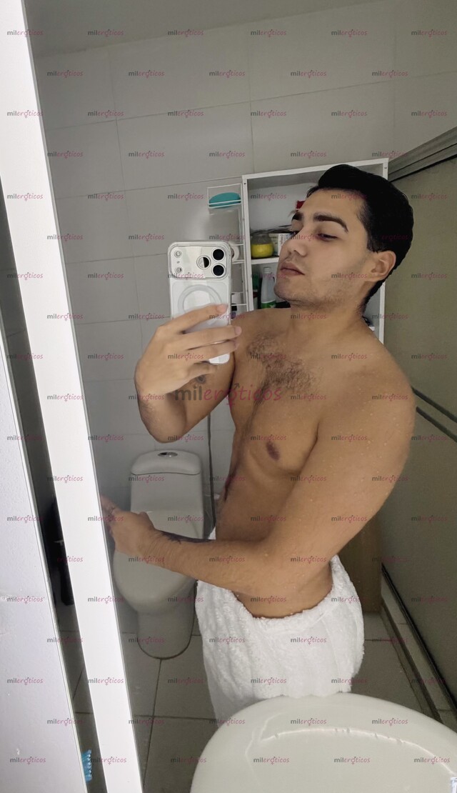 FOTOS DE VENEZOLANO CALIENTE DISPONIBLE Y SERVICIAL.