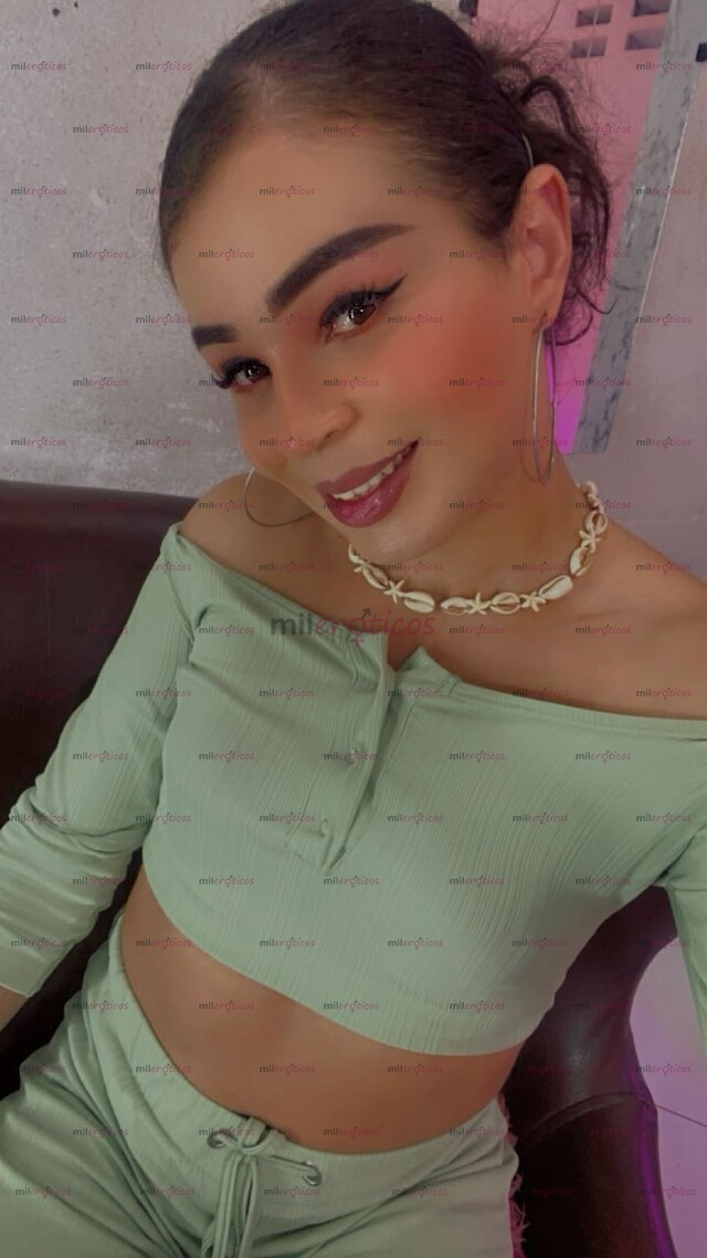 FOTOS DE CHICA TRANS ALEGRE ESPONTÁNEA Y MUY ESTRECHA PARA TI
