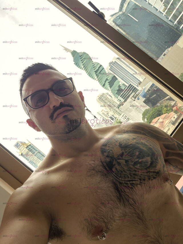 FOTOS DE UN MACHO ACTIVO. FETICHISTA Y DOMINANTE.