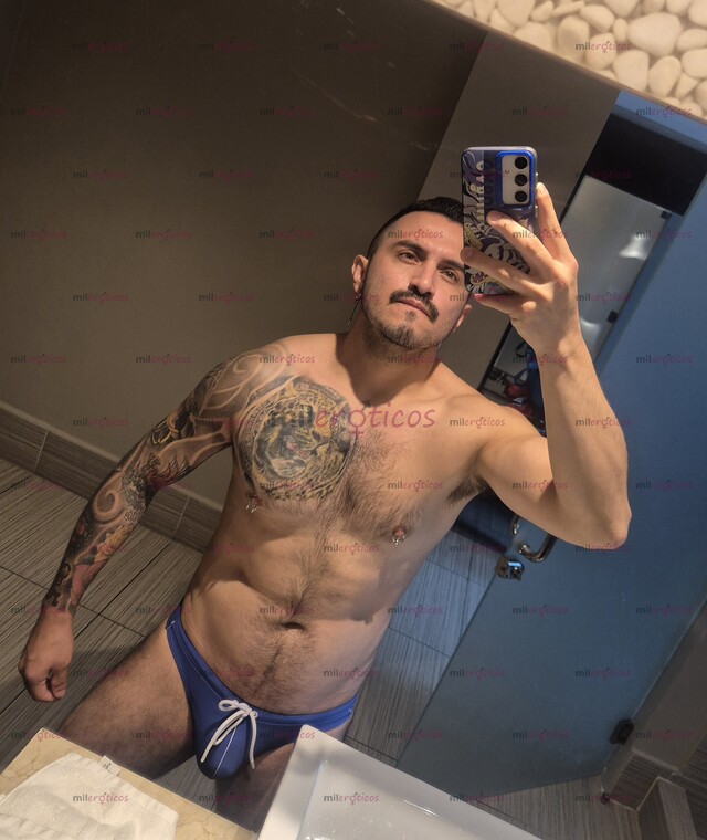 FOTOS DE UN MACHO ACTIVO. FETICHISTA Y DOMINANTE.
