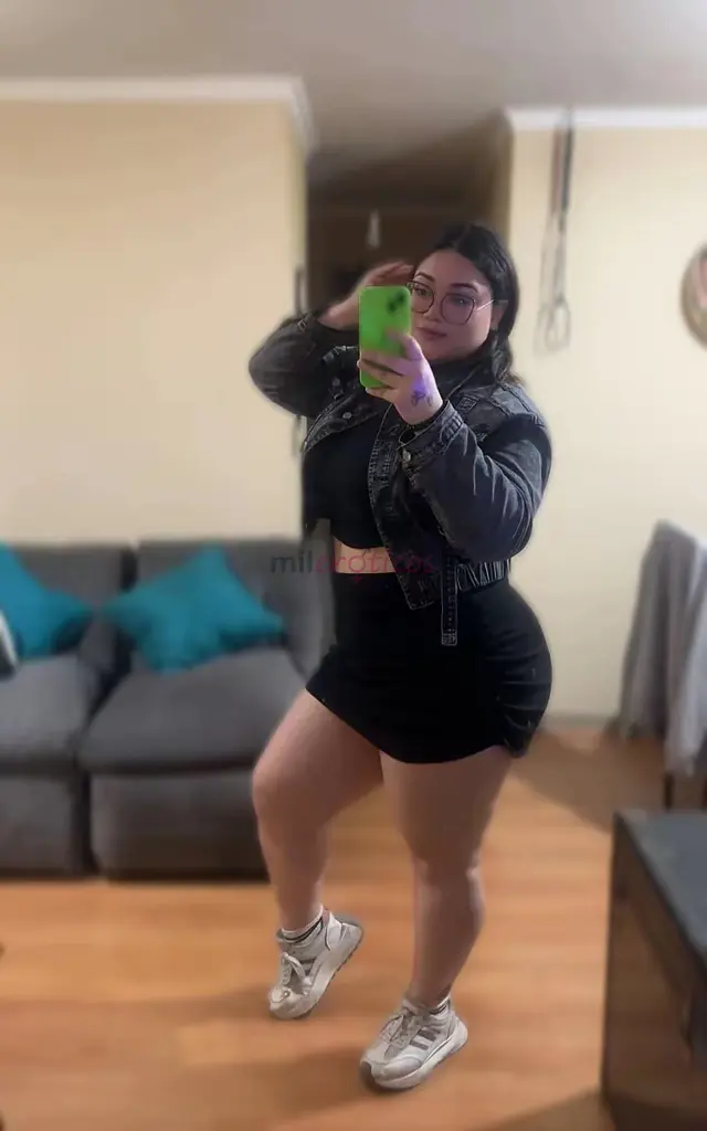 Hola amor soy una chica curvy que te puede complacer y hacer pasar un buen momento hago salidas voy a domicilios discreta sensual y de trato exquisito...