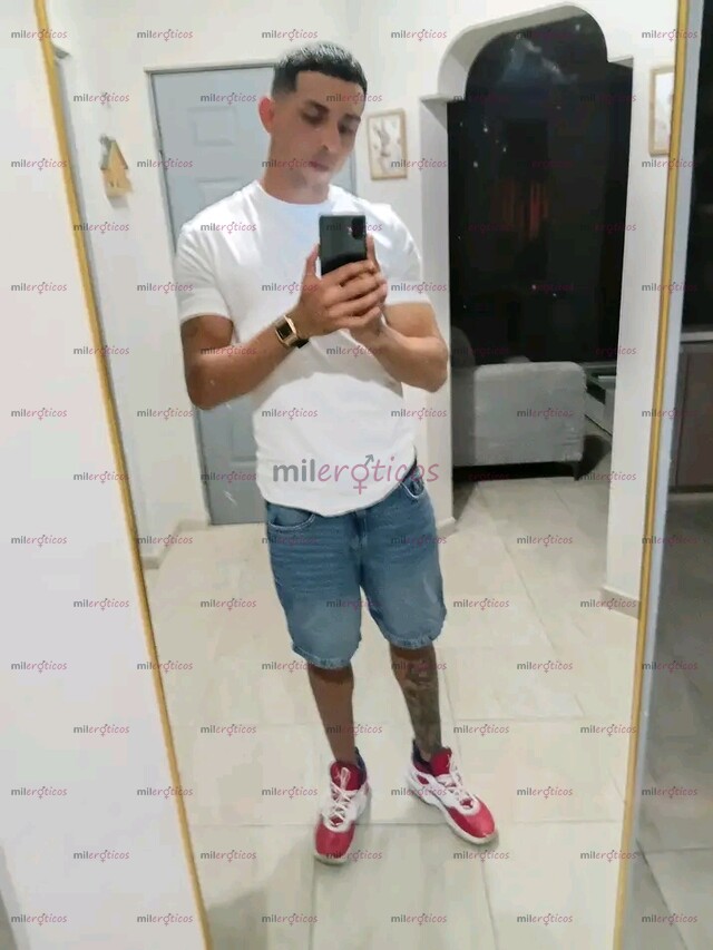 FOTOS DE CONTENIDO PREMIUM JOVEN DOTADO CUERPO ATLÉTICO MUY COMPLACIENTE