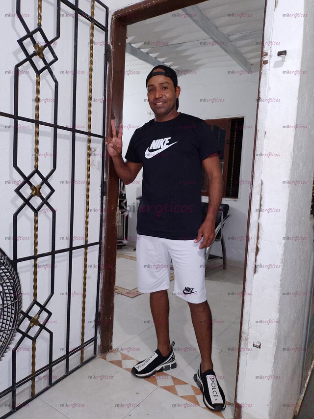 FOTOS DE MORENO DOMINANTE Y FULL LECHERO, FETICHISTA Y MORBOSO