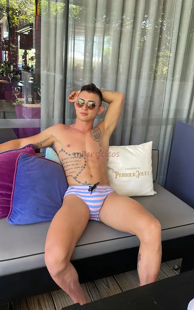 Pedro gaucho amp gabriel atendimento em dupla ou individualsomos um casal de verdade jovens elegantes discretos e atenciosos nossa proposta e proporci...