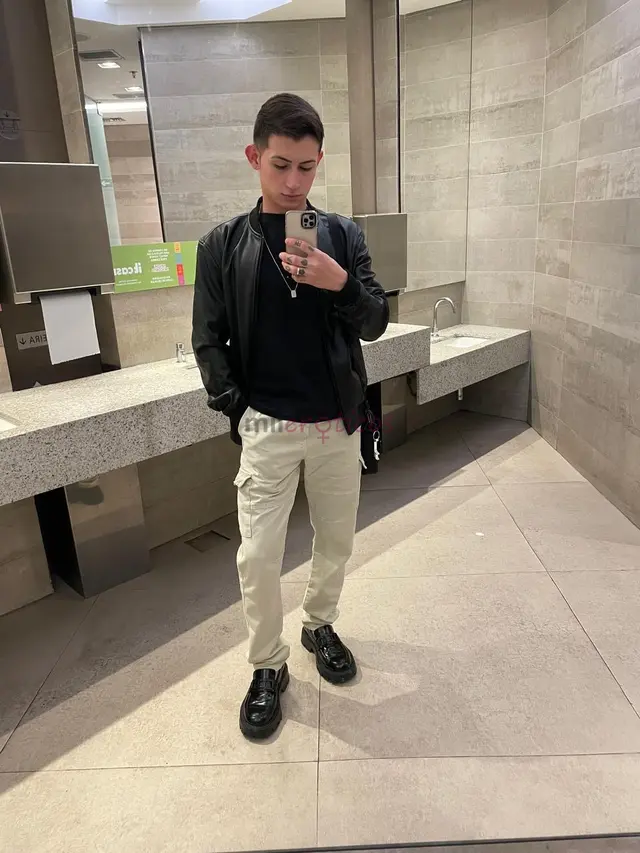 Pedro gaucho amp gabriel atendimento em dupla ou individualsomos um casal de verdade jovens elegantes discretos e atenciosos nossa proposta e proporci...