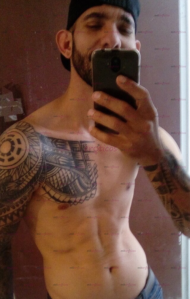 FOTOS DE VENEZOLANO TATUADO VARONIL BARBA HETERO SUPER HOT