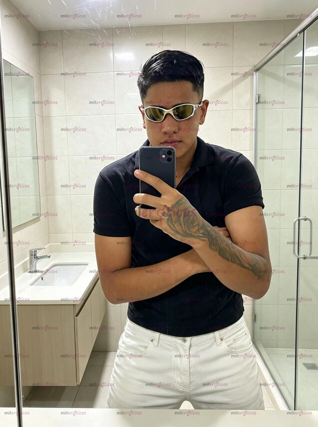 FOTOS DE JOVEN ALTO Y VERGON MUY CALIENTE Y DOMINANTE