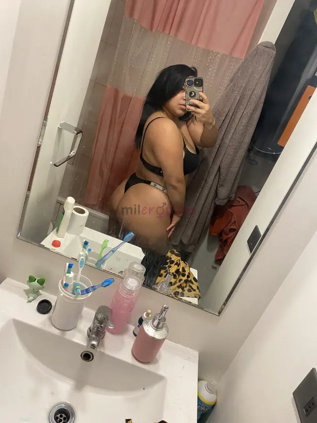 Hago encuentros a domicilio el trato es de pololos soy muy caliente me encanta el sexo tengo en 30 mil el momento y 50 la hora el servicio es oral y v...