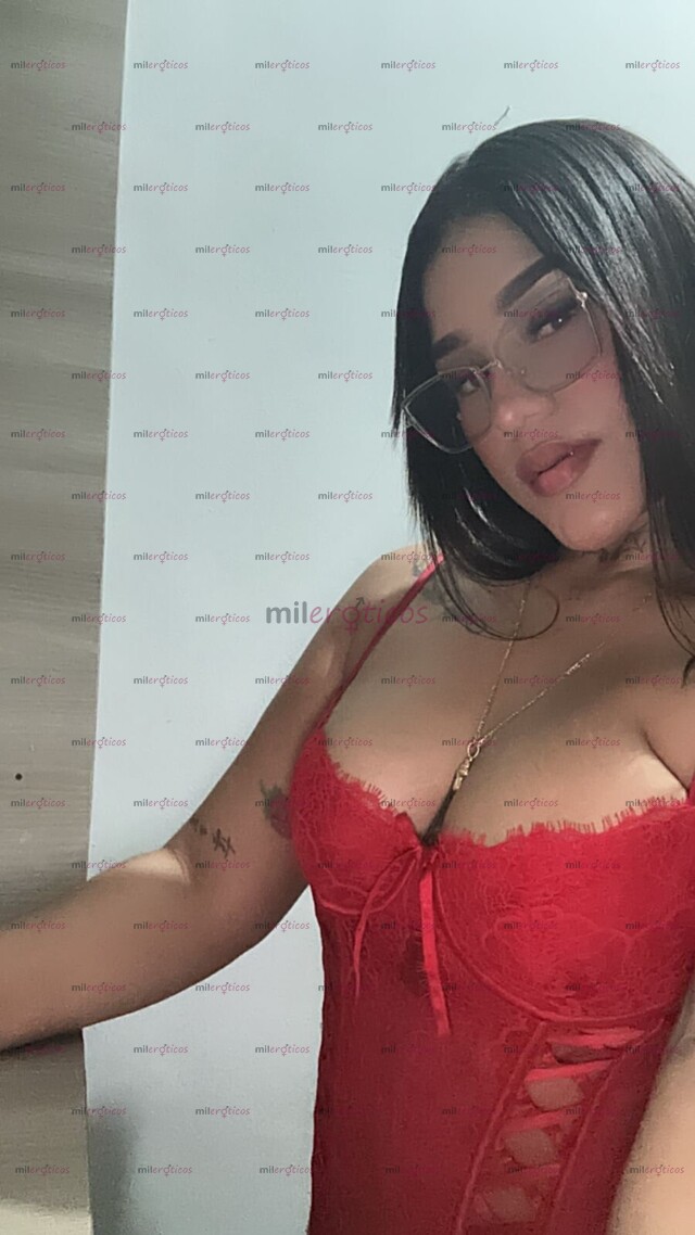 FOTOS DE SOLO CON IMAGINAR EL ROCE DE TUS MANOS EN MI PIEL YA PIERDO LA COMPOSTURA
