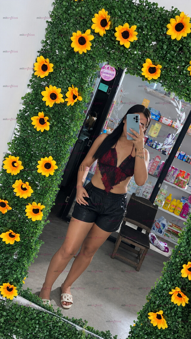 FOTOS DE FLACA BONITA CON MUCHO CARISMA ALEGRE Y MUY CALIENTE