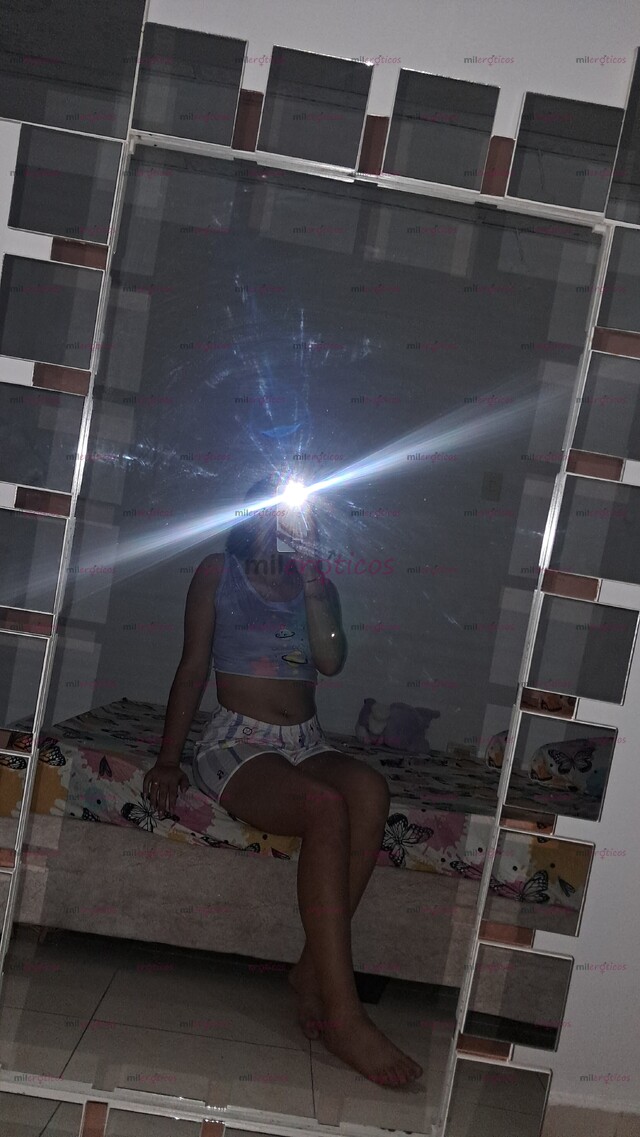 FOTOS DE FLACA BONITA CON MUCHO CARISMA ALEGRE Y MUY CALIENTE