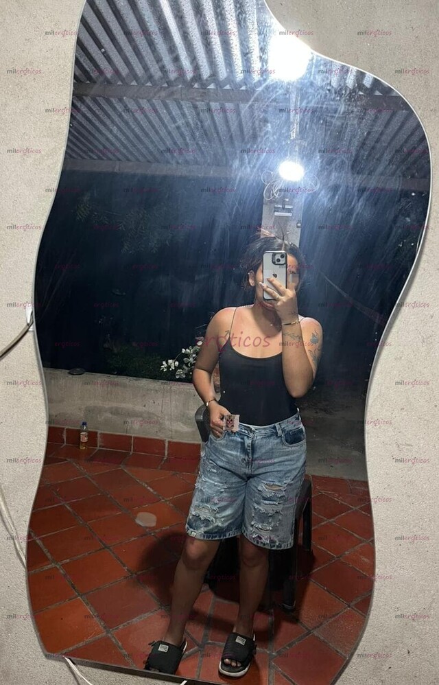 FOTOS DE FLACA BONITA CON MUCHO CARISMA ALEGRE Y MUY CALIENTE
