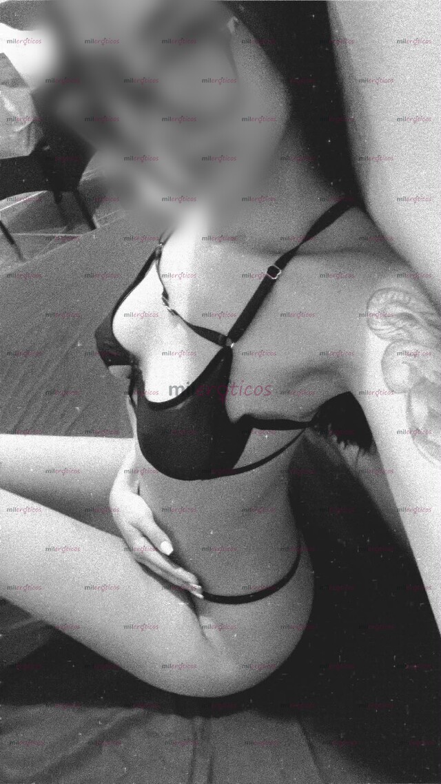 FOTOS DE PRECIOSA FLACA LLAMADA LUNA DE 20 AÑOS DOMICILIO Y APARTAMENTO