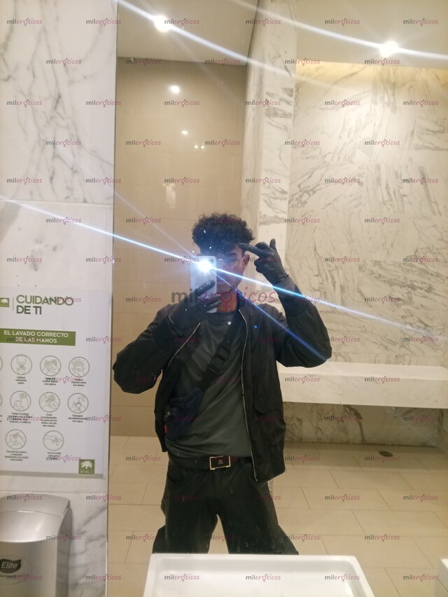 FOTOS DE JHOANGEL, VENEZOLANO, MORENO FLACO Y ALTO.