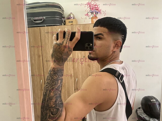FOTOS DE CHICO BIEN DOTADO, ATREVIDO Y LISTO PARA HACERTE PERDER LA CABEZA!