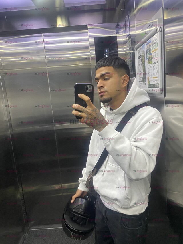 FOTOS DE CHICO BIEN DOTADO, ATREVIDO Y LISTO PARA HACERTE PERDER LA CABEZA!