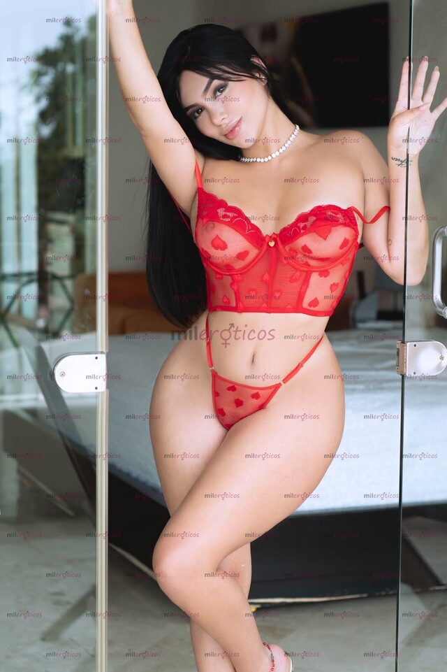 FOTOS DE VIOLETA CON SUS PETALOS APRETADOS ES LA FANTASIA EROTICA COLOMBIANA