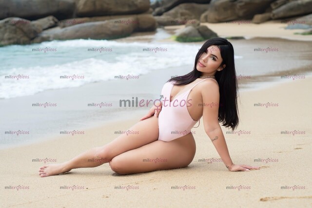 FOTOS DE VIOLETA CON SUS PETALOS APRETADOS ES LA FANTASIA EROTICA COLOMBIANA