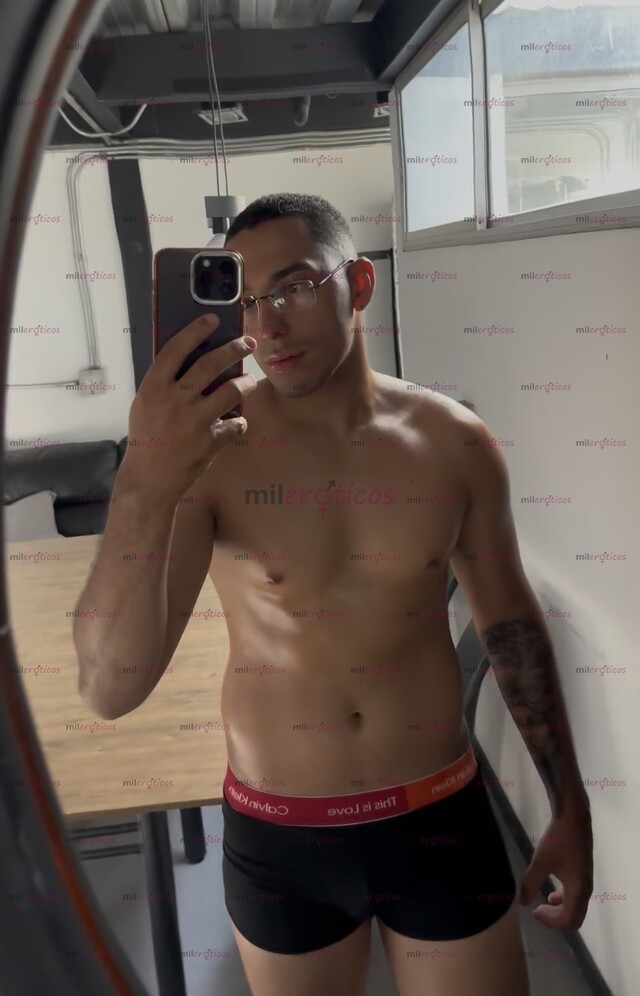 FOTOS DE COLOMBIANO POR POCOS DÍAS,SEXY Y VERGON