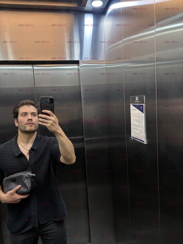 FOTOS DE HOLA SOY SEBASS UN CHICO ATLÉTICO, CON GRAN PERSONALIDAD, RESPETUOSO Y DIACRETO.