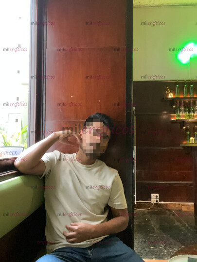 FOTOS DE MANOS DE FISIOTERAPEUTA ENERGÍA TÁNTRICA, LISTO PARA CONSENTIRTE